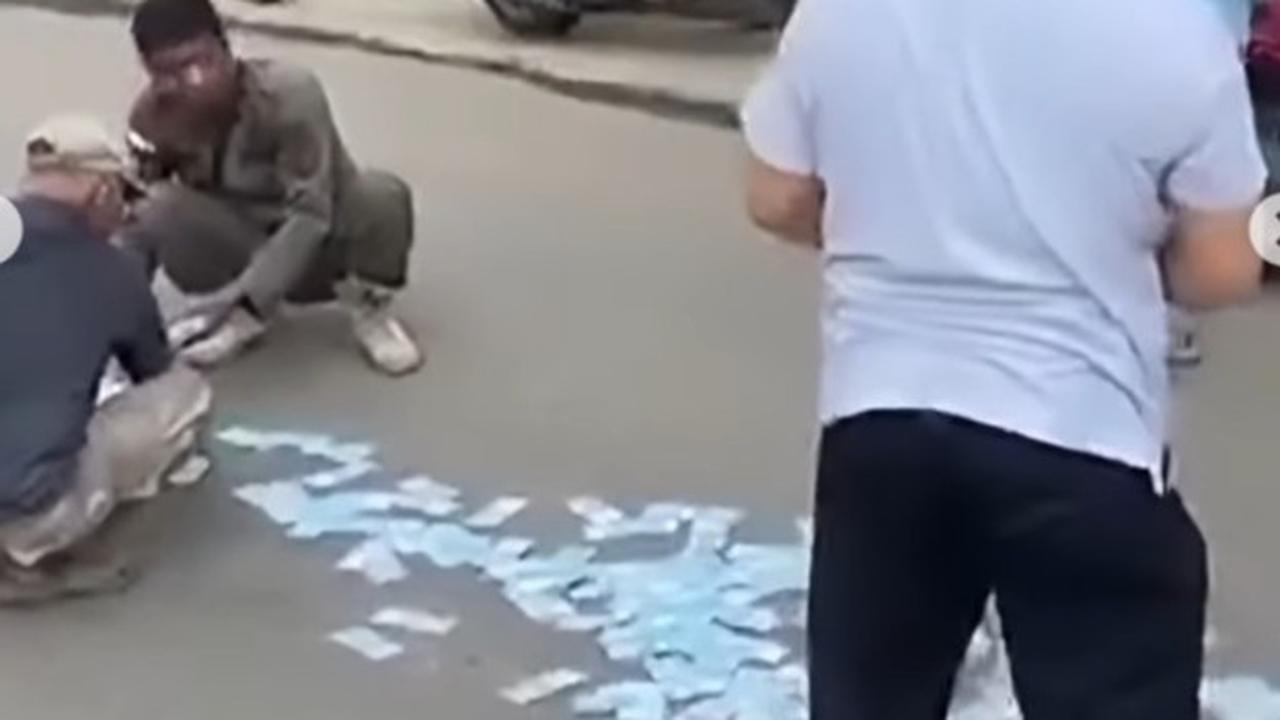 Warga Kalsel Patut Dicontoh, Viral Pungut Duit Rp25 Juta Tercecer di Jalan Tak Diambil Selembar Pun