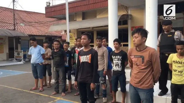 20 preman terjaring razia dalam operasi penyakit masyarakat di Cirebon karena dinilai meresahkan warga dan kerap meminta uang dengan paksa.