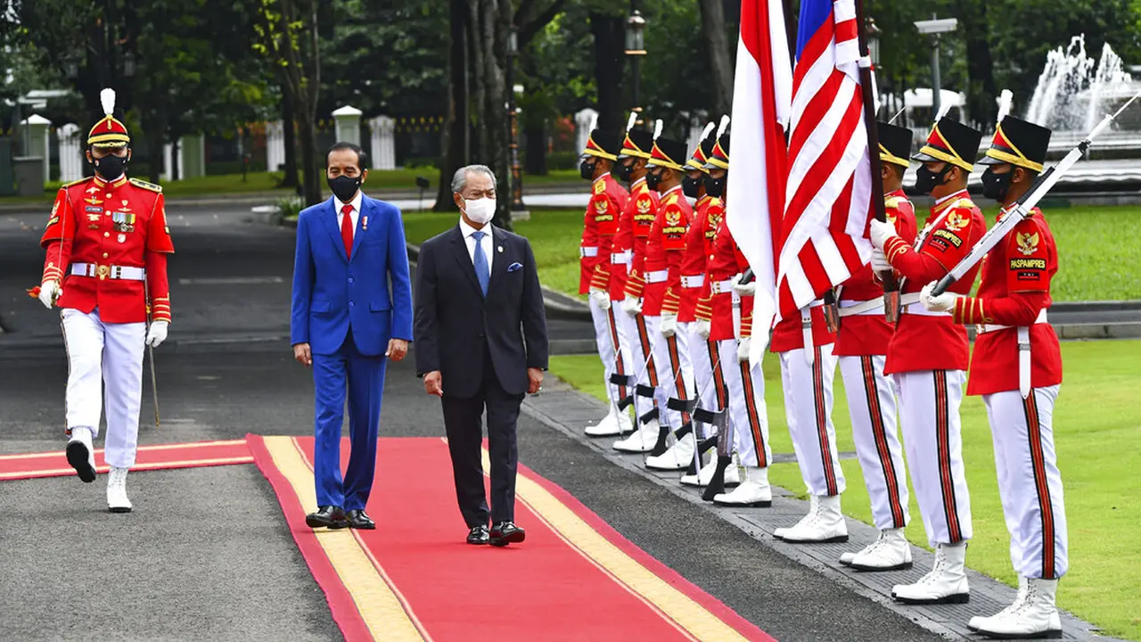 FOTO: Jokowi Terima Kunjungan PM Malaysia di Istana Merdeka