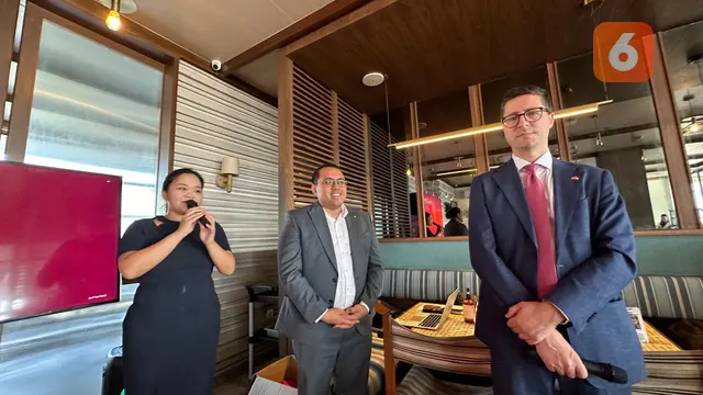 Perwakilan Swiss Tourism Board dengan sejumlah media di Jakarta, Jumat (27/9/2024). (Liputan6.com/Benedikta Miranti)