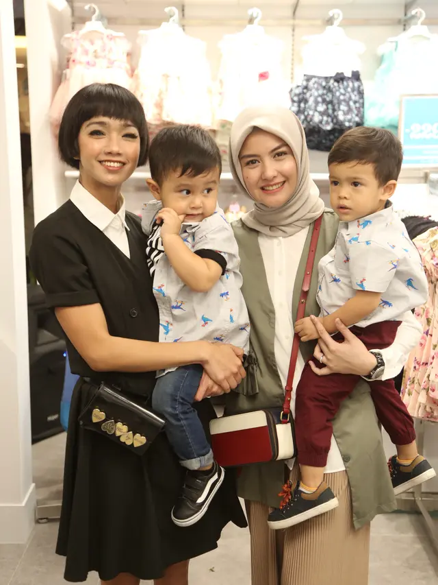 [Bintang] Busana anak