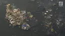 Penampakan aliran Kali Item yang dipenuhi sampah dan lumpur di kawasan Kemayoran, Jakarta, Rabu (4/9/2019). Selain menimbulkan bau tidak sedap, kondisi tersebut juga berpotensi menjadi sarang penyakit. (Liputan6.com/Immanuel Antonius)