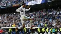 Penyerang Real Madrid, Gareth Bale, mencetak dua gol saat mengalahkan Deportivo La Coruna dalam lanjutan La Liga 2017-2018 di Santiago Bernabeu, Minggu (21/1/2018). (AP Photo/Francisco Seco)