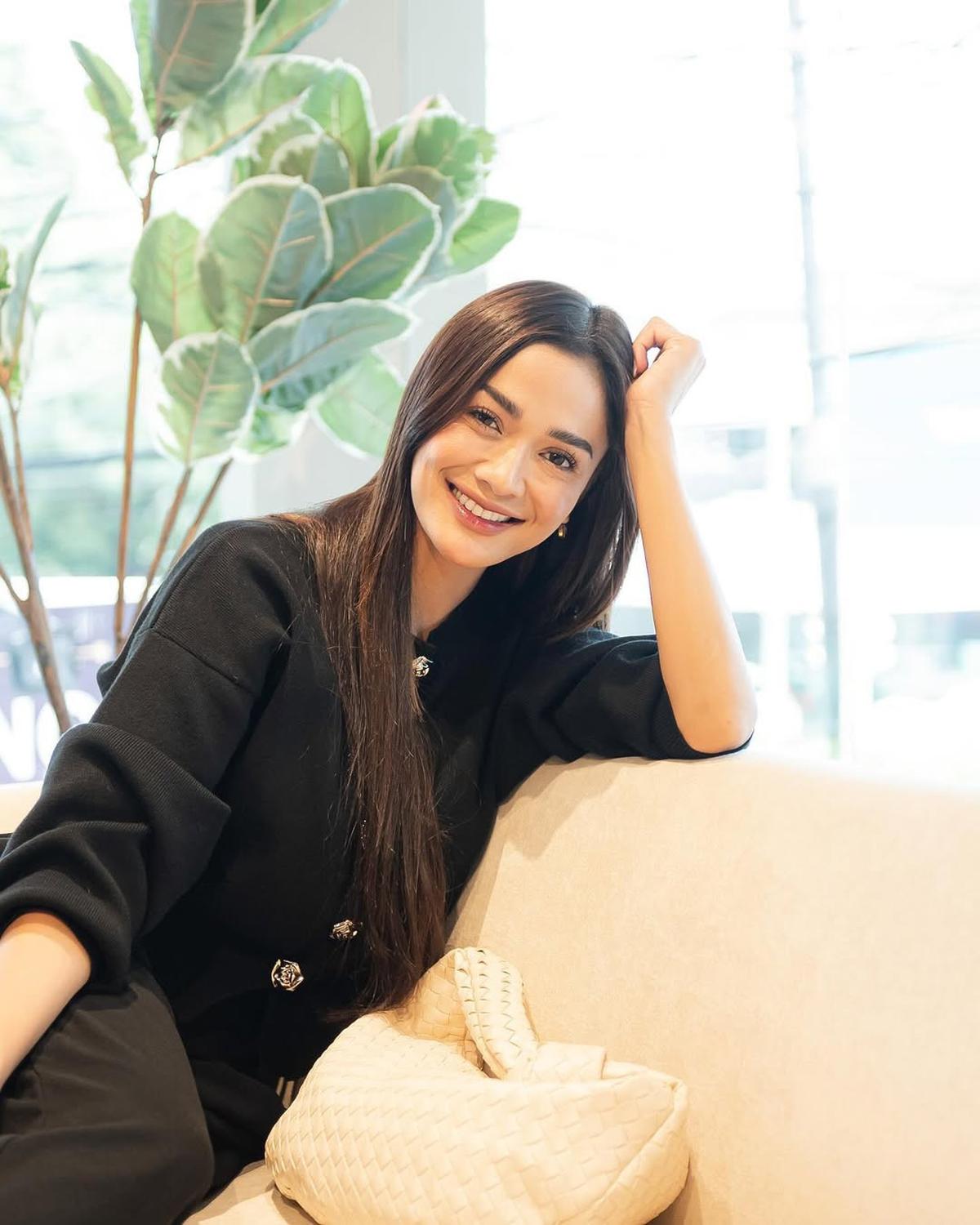 Potret Andi Annisa Iasyah Pakai Baju Hitam, Dari Casual hingga Sporty yang Kece Abis