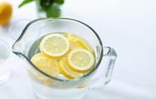 Air Lemon Hangat: Benarkah Bermanfaat untuk Penurunan Berat Badan, Imunitas, dan Hidrasi?
