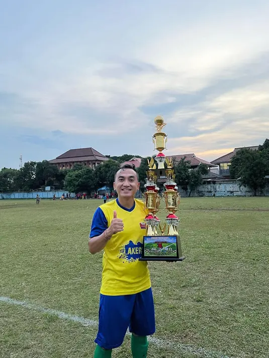 Rico Ceper memprediksi persaingan antara tim yang berlaga di Piala Dunia 2022 akan berlangsung sengit. Ia juga berharap, dua negara dari dua kiblat sepakbola, Eropa dan Latin, bertemu di laga pemuncak Piala Dunia 2022.(https://www.instagram.com/p/Ckn0jWBvU3l/)