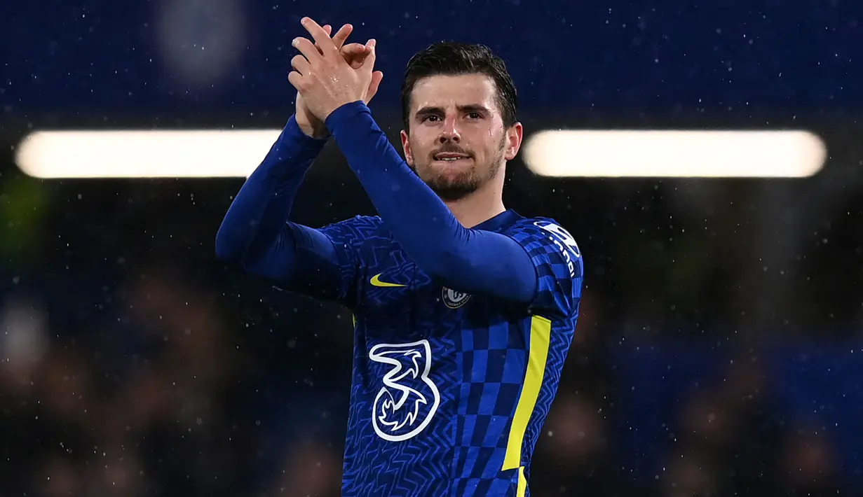 <p>Mason Mount kembali dari masa peminjamannya di Derby County mengikuti Lampard yang juga saat itu diangkat menjadi manajer Chelsea. Ia langsung menjadi andalan dan terus berkembang meski di bawah pelatih saat ini, Thomas Tuchel. Ia telah mencetak 24 gol dan 23 assist dalam 140 laga. (AFP/Glyn Kirk)</p>