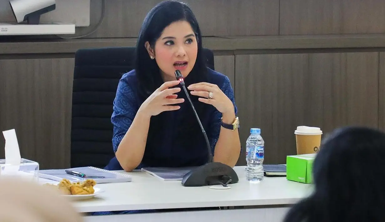 Annisa Pohan terlihat fresh dengan makeup bernuansa pink dan rambut panjang tergerai [@annisayudhoyono]