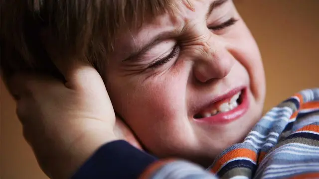 [Bintang] Jangan Asal Korek Kuping Kalau nggak Mau Bernasib Kayak Pria Ini!