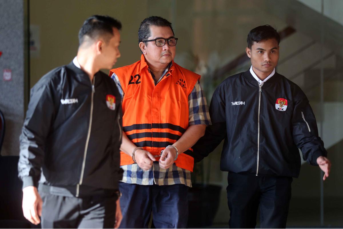 FOTO: KPK Tahan Eks Dirut PGN Hendi Prio Santoso dalam Kasus Jual Beli Gas