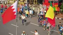 Warga berolahraga di sekitar kawasan Bundaran HI, Jakarta, Minggu (19/4/2015). Beberapa warga mengaku tidak tahu jika car free day ditiadakan selama pelaksanaan Konferensi Asia Afrika (KAA). (Liputan6.com/Faizal Fanani)