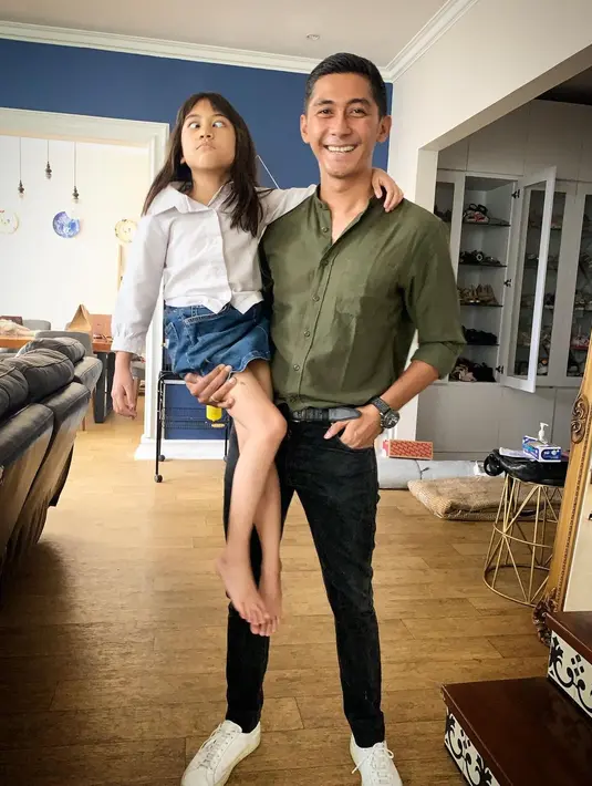 Kenang Mirdad Momong Anak (Instagram/kenangmirdad)