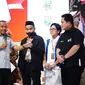 Menteri Investasi/Kepala BKPM Bahlil Lahadalia memberikan NIB kepada 550 pelaku UMK perseorangan dari wilayah Jakarta Pusat dan Jakarta Selatan. Pemberian NIB juga disaksikan oleh Menteri Badan Usaha Milik Negara (BUMN) Erick Thohir.