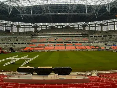 Tampilan bagian dalam Jakarta International Stadium (JIS), Selasa (21/12/2021). Pembangunan stadion yang dirancang sesuai standar Federation Internationale de Football Association (FIFA) ini rencananya mampu menampung hingga 82.000 penonton. (Liputan6.com/Helmi Fithriansyah)