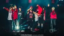 iKON, pendatang baru asuhan YG Entertainment memukau dengan membawakan lagu dari album debutnya, termasuk single pemanasan My Type. (YG Entertainment)