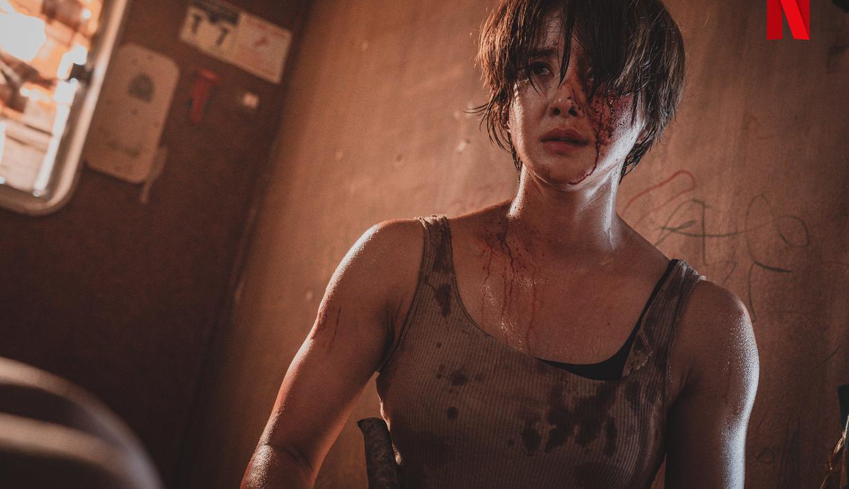 Seo Yi Kyung (Lee Si Young) tanpa henti mencari petunjuk tentang keberadaan suaminya. Karena kondisi ini, dia harus melahirkan sendirian. (Foto: Netflix)