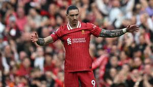 Di babak kedua, pada menit ke-51, Darwin Nunez membuat kedudukan menjadi imbang 1-1 usai menerima umpan dari Luiz Diaz. (Paul ELLIS/AFP)