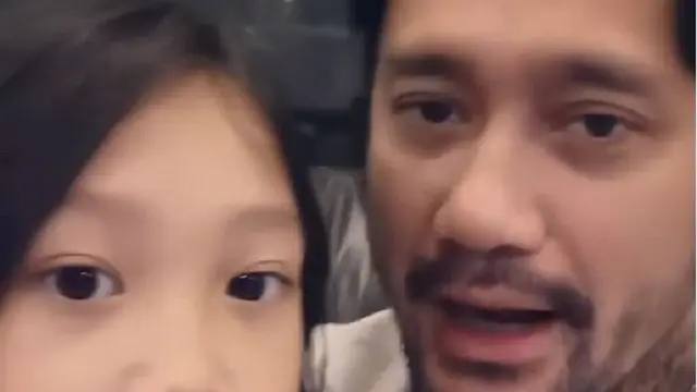 Tora Sudiro bersama putrinya, Jenaka (Foto: Instagram/@t_orasudi_ro)