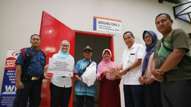 Pertamina Bantu Korban Kebakaran Kembangan Utara