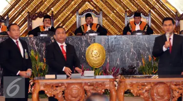 Ketua Mahkamah Agung, Hatta Ali (keempat kiri) saat memimpin sidang paripurna pemilihan Ketua MA periode 2017-2022 di Jakarta, Selasa (14/2). Hatta Ali kembali memimpin MA setelah dipilih 38 dari 47 Hakim Agung. (Liputan6.com/Helmi Fithriansyah)