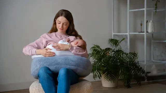 Baru Menjadi Ibu? Ini Tips Menjaga Kesehatan Mental Setelah Melahirkan! (Foto: Freepik/freepik)