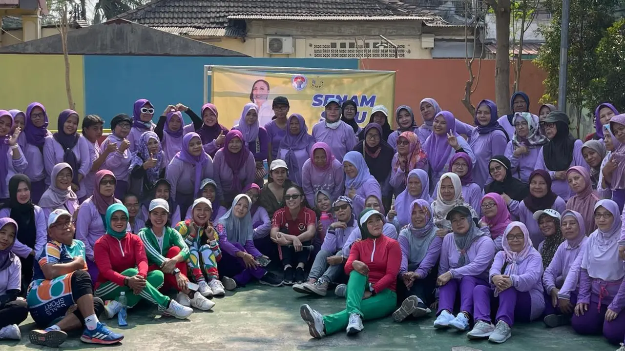Staf khusus Menpora Bidang Komunikasi dan Hubungan Internasional, Alia Noorayu Laksono, menggelar Senam Seru dalam rangka merayakan Hari Sumpah Pemuda (HSP) ke-98 tahun ini di Duren Sawit, Jakarta Timur, Minggu (29/10/2023) (Istimewa)