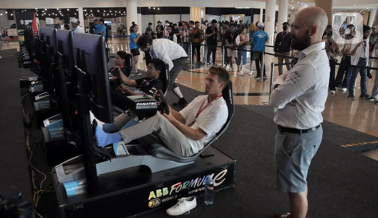Permainan simolator mobil Formula E ini berada di dalam Mal Beach City International Stadium, Ancol, Jakarta Utara, persis di sebelah sirkuit. (merdeka.com/Iqbal S. Nugroho)