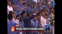 Selain swafoto bersama, Jokowi ajak para ASN agar bekerja sesuai dengan zaman dan teknologi di sela-sela perayaan HUT ke-47 Korpri di Istora Senayan, Jakarta.