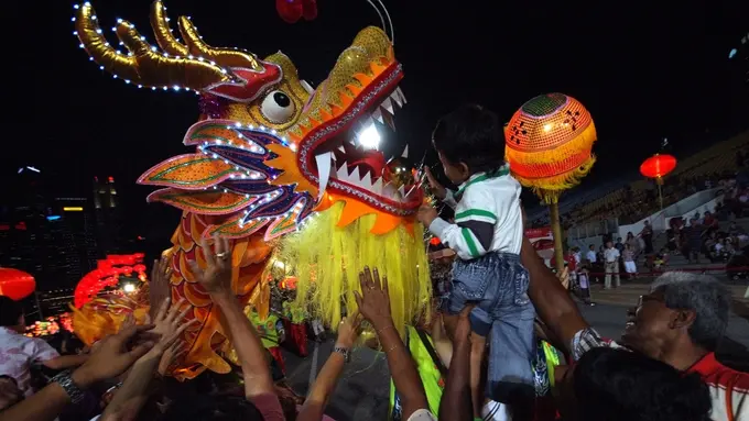 Dari Barongsai Hingga Angpao, Ini 10 Foto Perayaan Lunar New Year