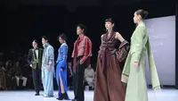Opening Ceremony Indonesia Fashion Week 2026, Merajut Warisan dan Masa Depan Ulos