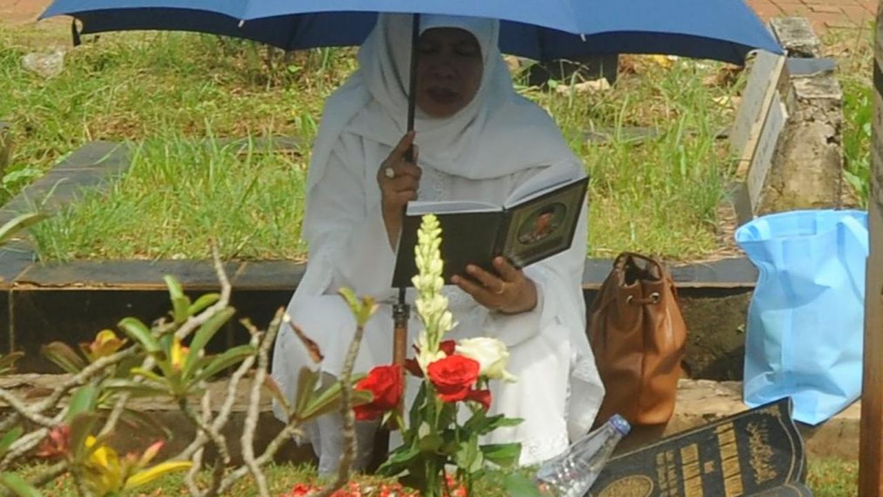 Di sana warga mendoakan sanak saudara yang sudah meninggal. Foto: merdeka.com / Arie Basuki