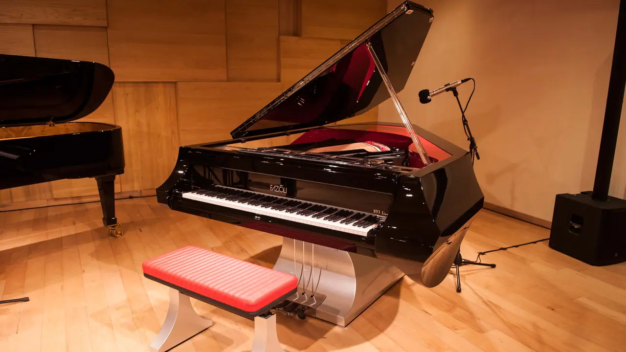 Piano yang dibuat oleh Paolo Fazioli 