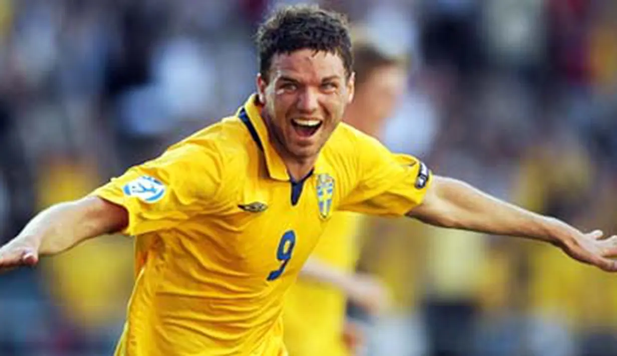 Selebrasi striker Swedia U-21, Marcus Berg seusai mencetak gol ke gawang Inggris di semifinal Piala Eropa U-21 di Gamla Ullavi Stadium, Gothenbur, 26 Juni 2009. AFP PHOTO/OLIVIER MORIN