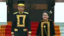 <p>Upacara Peringatan Detik-Detik Proklamasi untuk pertama kalinya diselenggarakan di Ibu Kota Nusantara (IKN). Di momen penting ini, Presiden Jokowi dan Ibu Negara tampil mengenakan baju adat Kutai. [Foto: YouTube Sekretariat Presiden]</p>