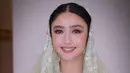 Dress-nya dipadukan dengan kerudung dengan gaya yang sederhana namun tetap memberikan kesan sakral, sesuai dengan nuansa acara pengajian.  [@upanduvan].
