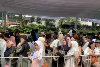 Sejumlah warga antusias menghadiri gelar griya atau open house yang digelar Presiden Prabowo Subianto di Istana Negara Jakarta, Sabtu (21/3/2026) (Liputan6.com/Lizsa Egeham)