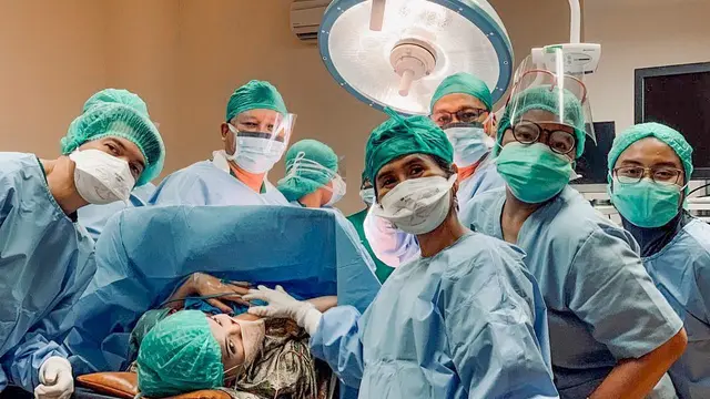 Zaskia Sungkar Melahirkan