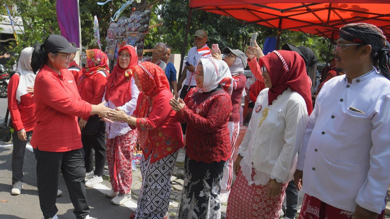 Wali kota Semarang Agustina menyapa warga Kota Semarang