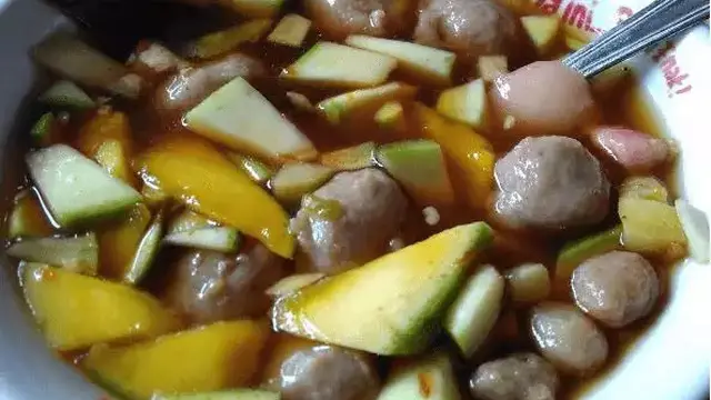 6 Potret Isi Makanan Berkuah Ini Nyeleneh, Seketika Bikin Hilang Nafsu Makan