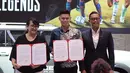 Clash of Legends Jakarta menghadirkan para legenda sepak bola dunia dalam sebuah pertandingan prestisius antara pemain-pemain legendaris dari klub bola Barcelona & Real Madrid yang mengedepankan sportivitas, hiburan, serta nilai historis olahraga yang telah menginspirasi banyak generasi. (Bola.com/Nur Iman Ali)