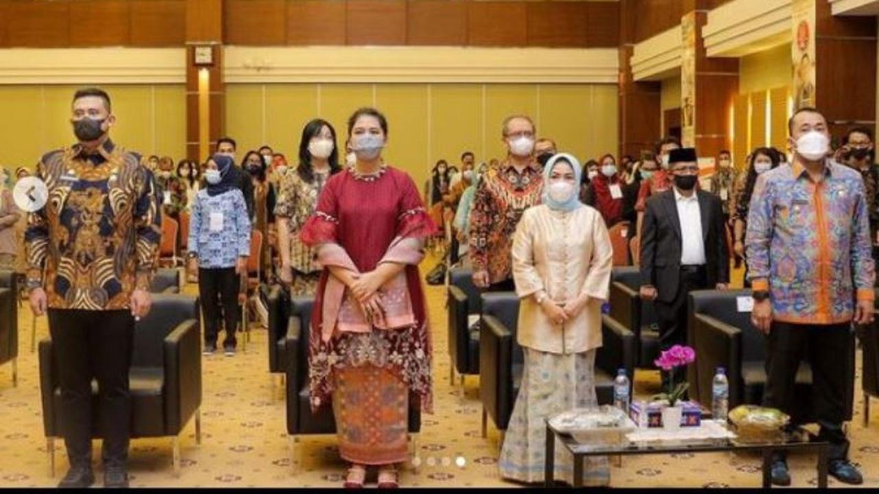 Dilantik Jadi Bunda Literasi Kota Medan, Sepatu Kahiyang Ayu Bikin Salah Fokus