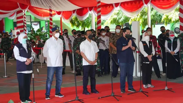 Menteri BUMN Erick Thohir mendatangi tiga sentra vaksin di wilayah Jawa Tengah dan Jawa Timur, yang dibuka serentak, Minggu (22/8/2021). (Dok Kementerian BUMN)
