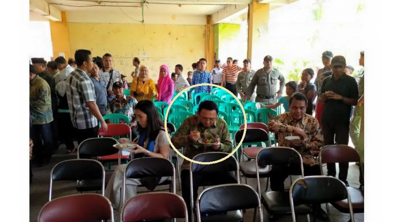 Hadir di Peresmian Masjid, Ahok Lahap Makan Sayur Asem