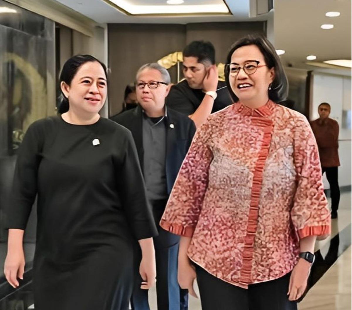 "Saya bekerja, saya bekerja," kata Sri Mulyani saat ditemui di Istana Negara Jakarta usai rapat terbatas soal ekonomi, Jumat (19/1).