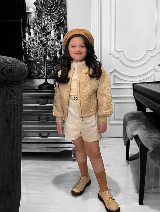 Menurut Ashanty, Arsy memang harus segera pakai kawat gigi karena akan bahaya jika ditunda-tunda. Ia mengatakan gigi Arsy harus dimundurkan. (Instagram/ashanty_ash).