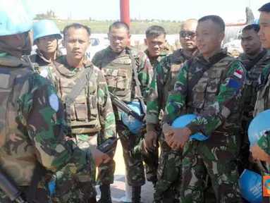Citizen6, Lebanon: Prajurit Indobatt sedang mendengarkan instruksi komandan sebelum latihan dimulai.