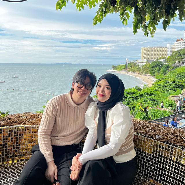 7 Potret Putri Delina Rayakan Ulang Tahun Jeffry Reksa ke 24 Tahun di Thailand