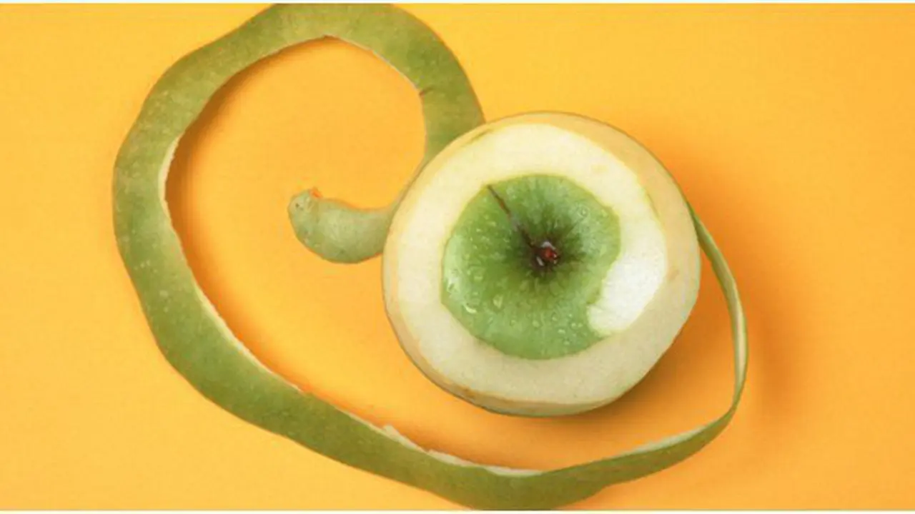 Makan apel sebaiknya bersama dengan kulitnya/copyright: shutterstock.com