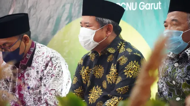 Bupati Garut Rudy Gunawan, meminta kalangan kiai Nahdlatul Ulama (NU) berperan aktif, menangkal faham dan gerakan yang berpotensi memecah belah masyarakat.