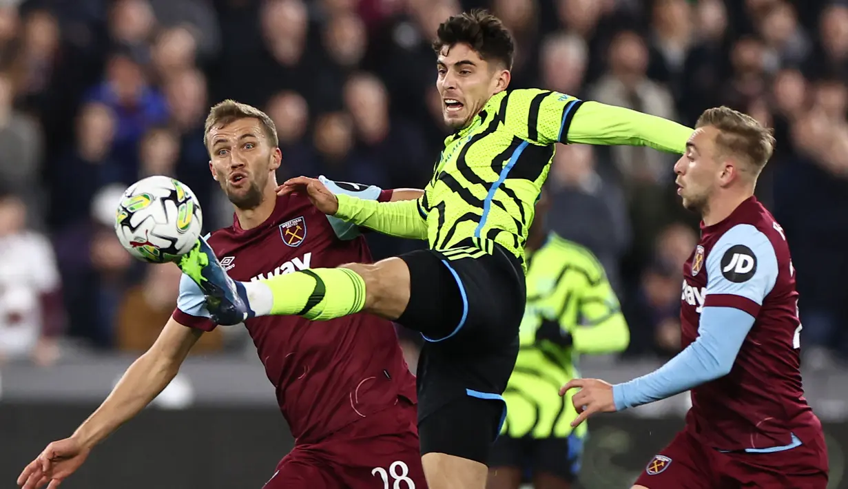 Berkat hasil ini, West Ham pun berhak melaju ke babak selanjutnya, yakni perempat final. (HENRY NICHOLLS / AFP)
